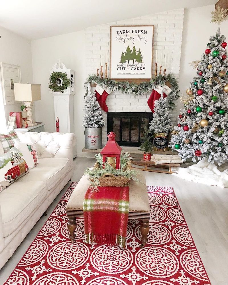 Farmhouse Red Christmas Living Room Decor via @thethankfulfarmhouse