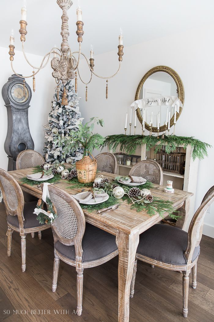 French Country Christmas Dining Room Decor via somuchbetterwithage #ChristmasDecor #ChristmasDiningRoom