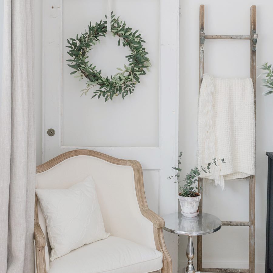 French Country Christmas Side Chair and Wreath via @makingitinthemountains #FrenchCountry #FrenchChristmas #FrenchCountryDecor