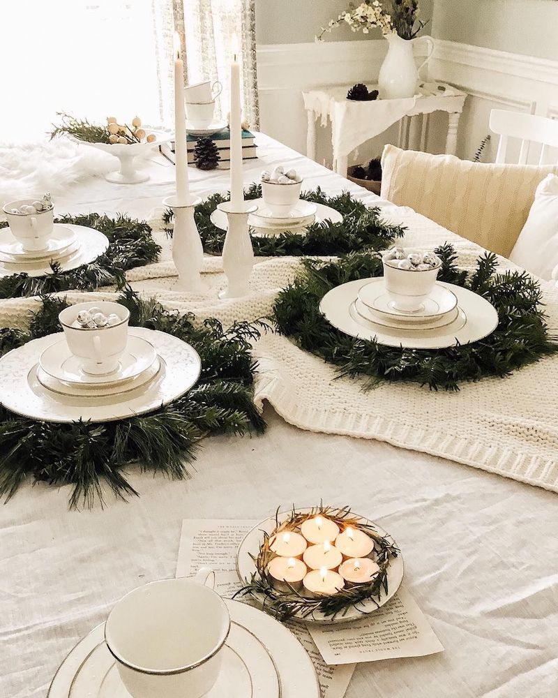 French Country Christmas Tablescape via @the.hydrangea.house