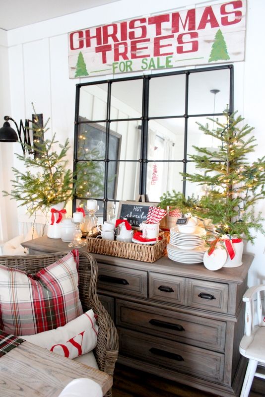 Hot cocoa bar on the dining room buffet via proverbs31girl #ChristmasDecor #ChristmasDiningRoom