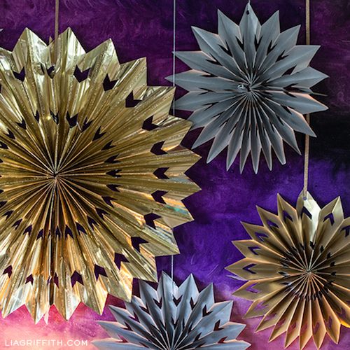 Metallic Paper Medallions via liagriffith