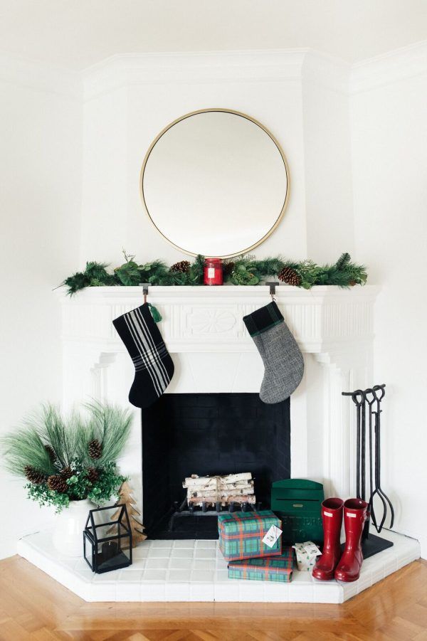 Minimal Christmas mantel via stylemepretty