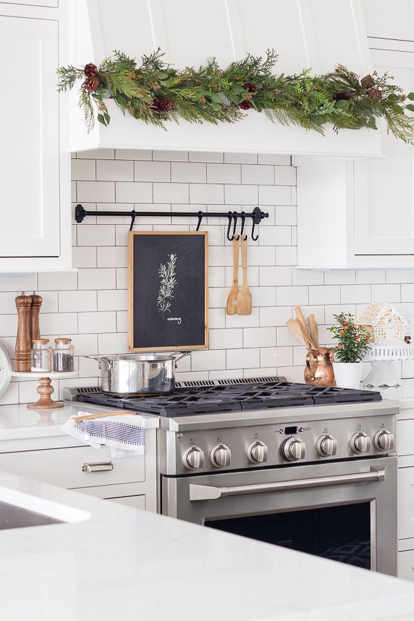 Modern Christmas Kitchen via thelilypadcottage