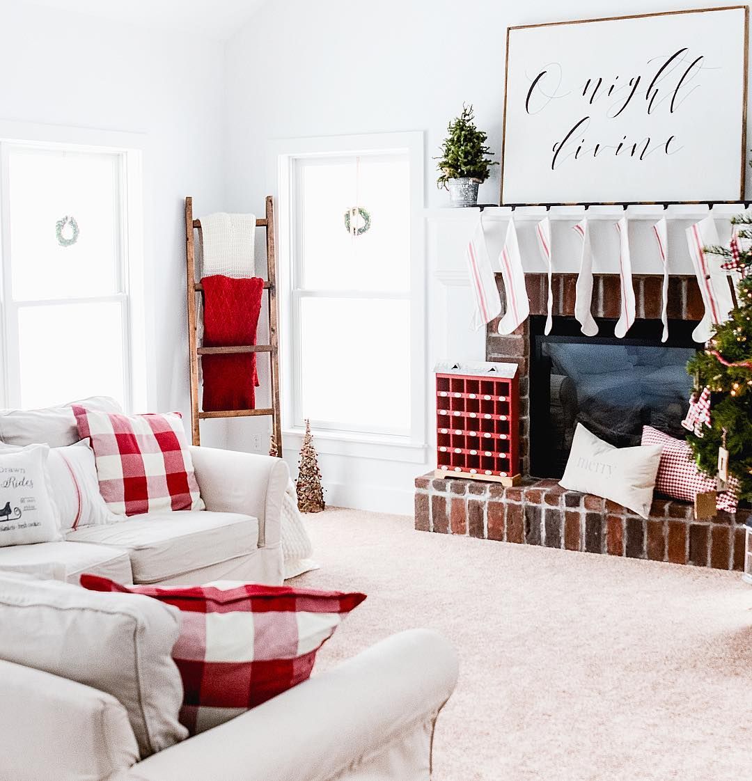 Modern Farmhouse Christmas Living Room @oldsaltfarm