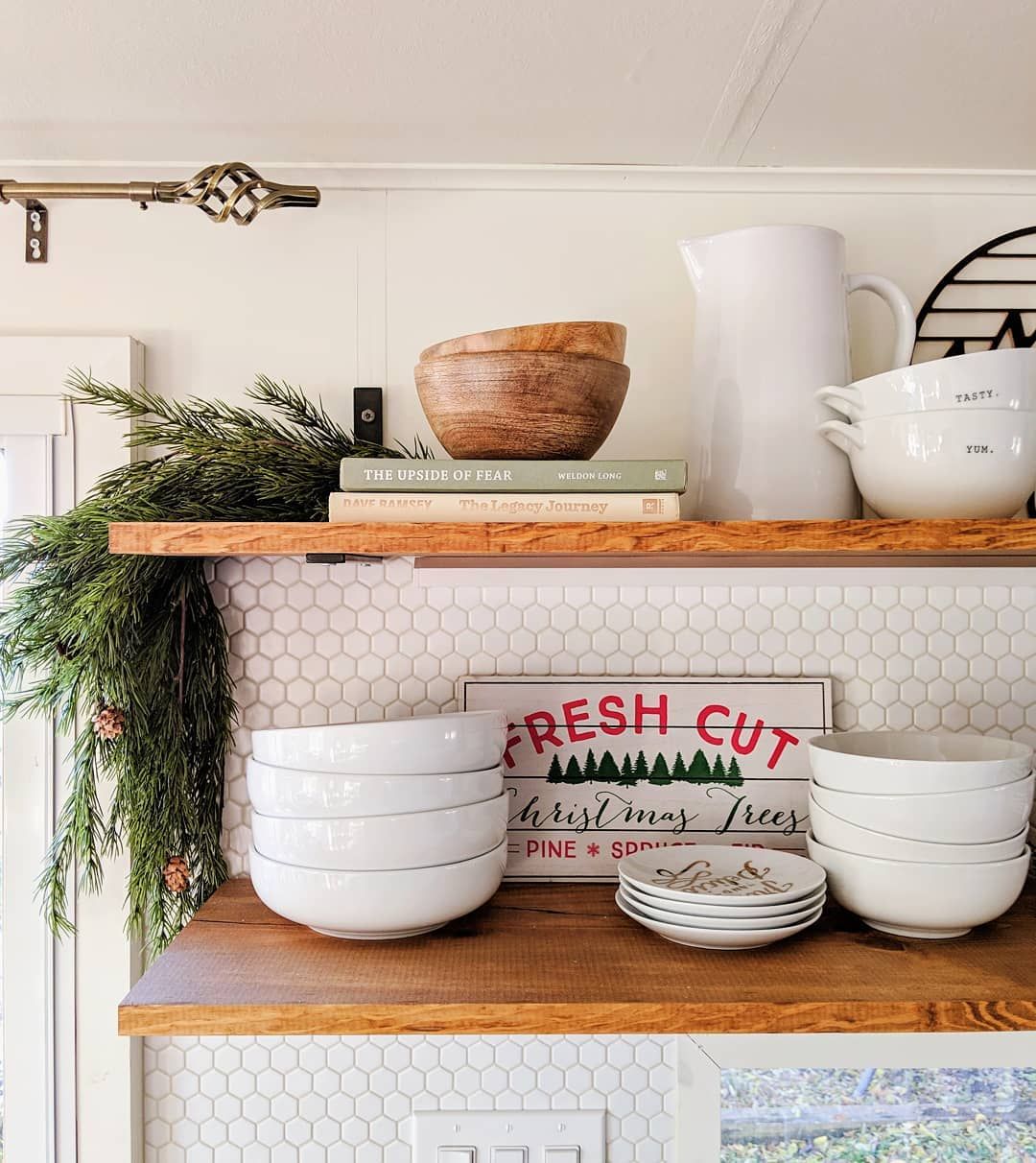 Open Kitchen Shelves with Garland via @ashley.joyfullygrowing