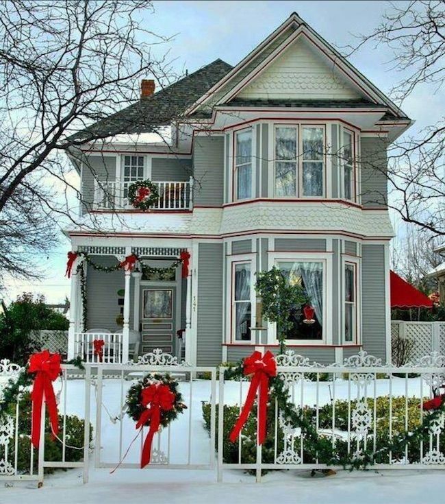 Christmas Decor Outside Houses 