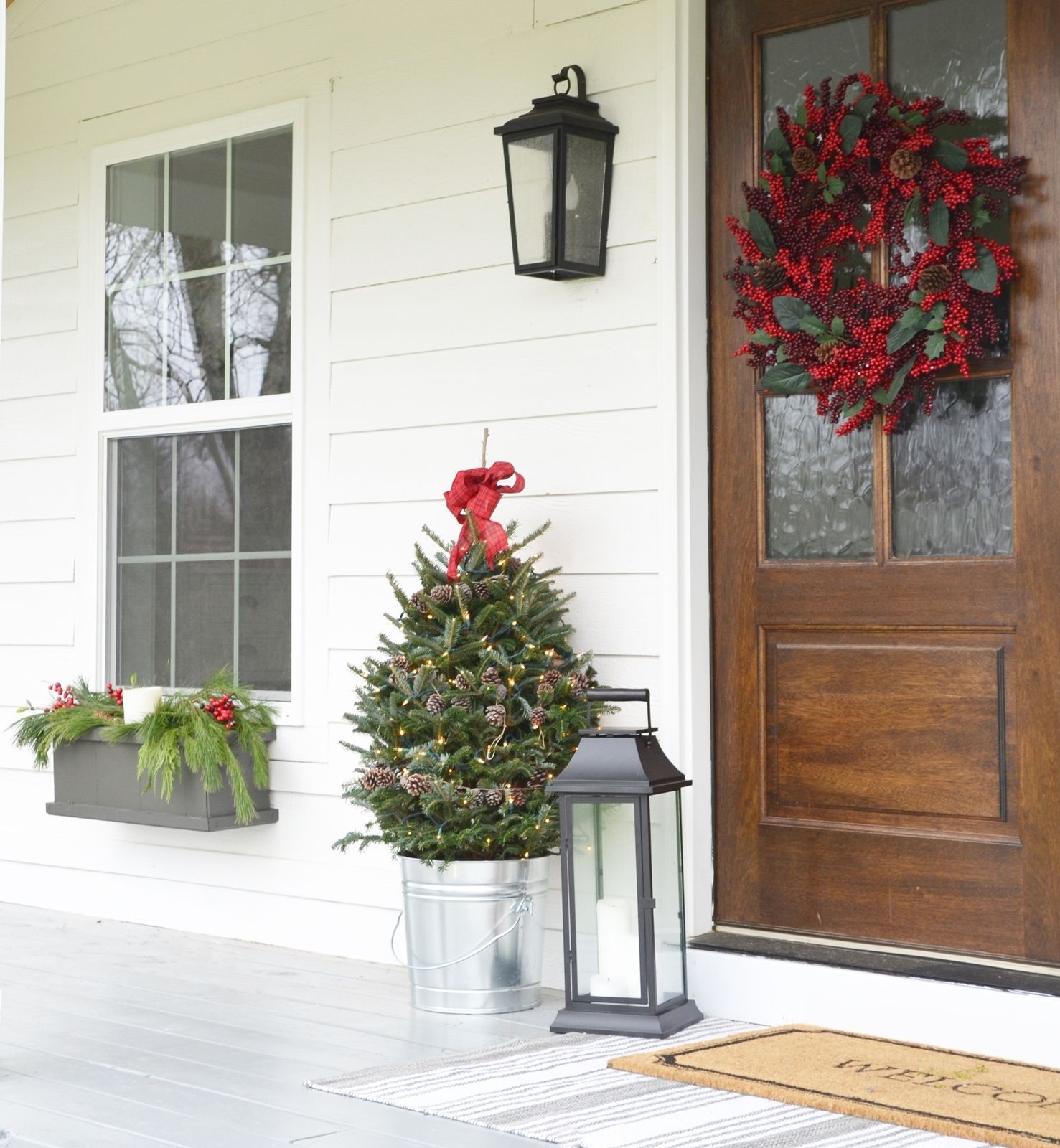 Simple Farmhouse Christmas Porch via BeneathMyHeart