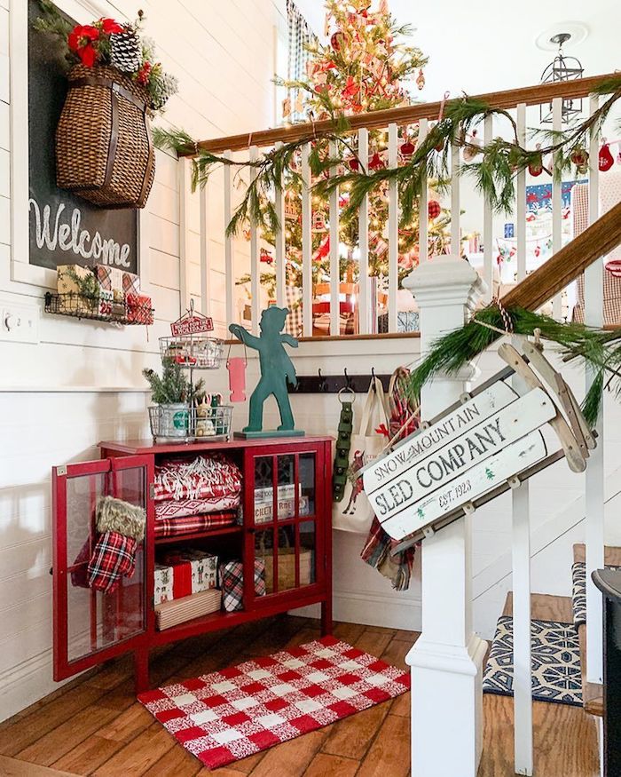 Sled Decor on Christmas Staircase via @goldenboysandme