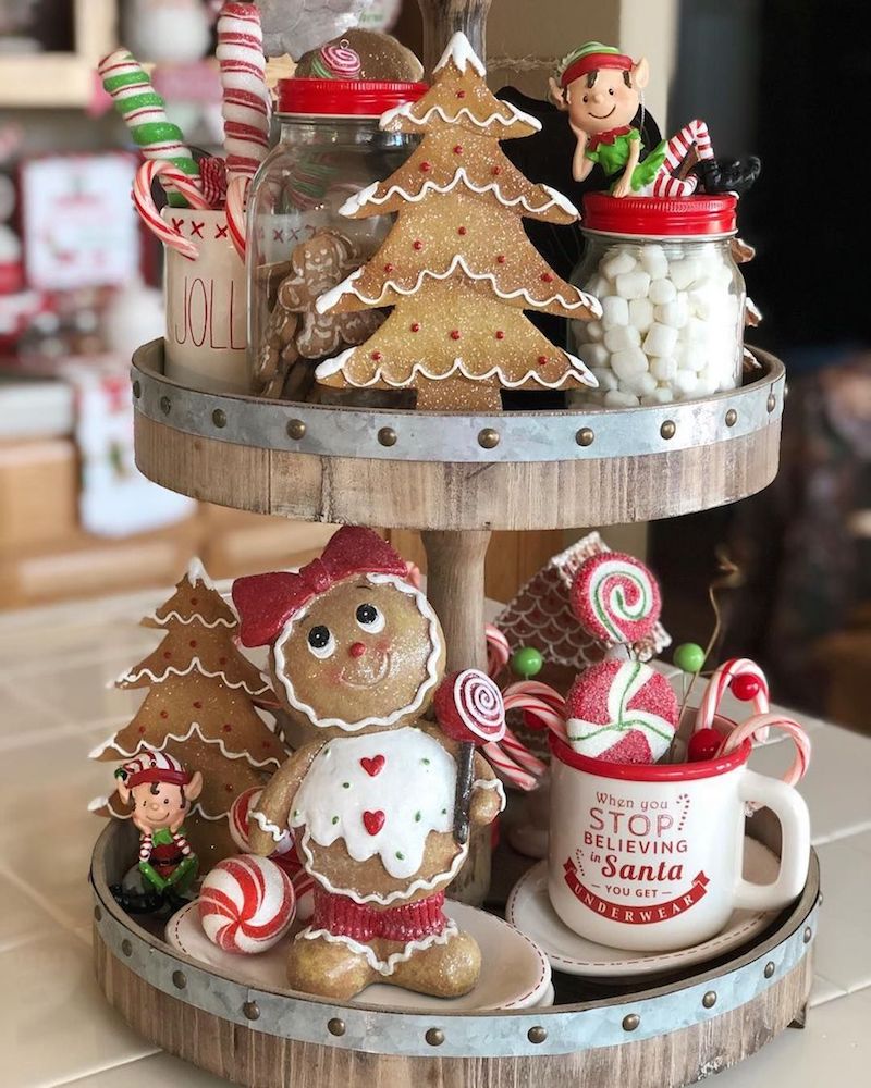 Tiered Tray with Gingerbread Cookies and Sweets - Kitchen Christmas Decor via @cupcakecountrygirl