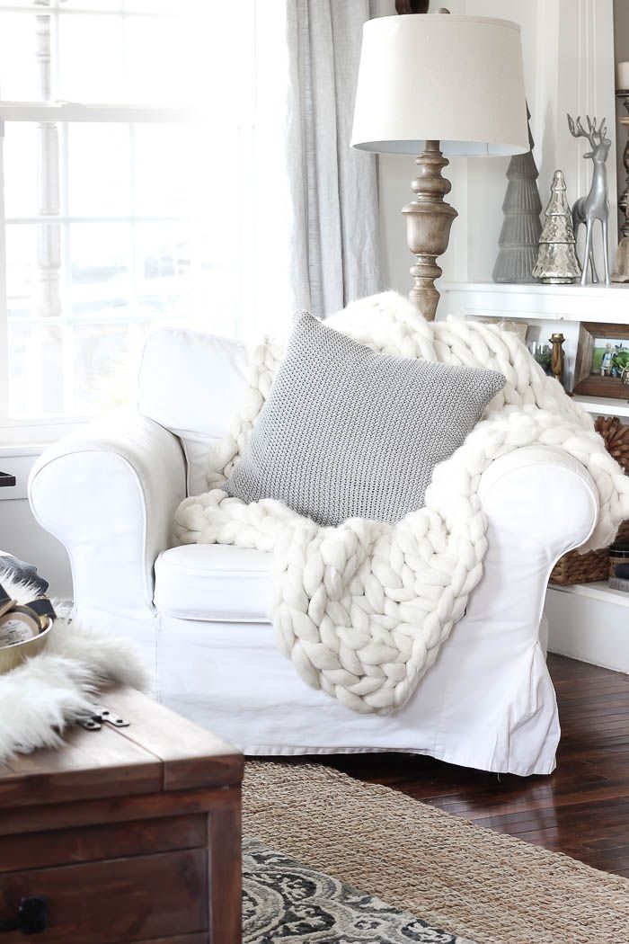 Chunky Knit Throw Blanket in Living Room via roomsforrentblog