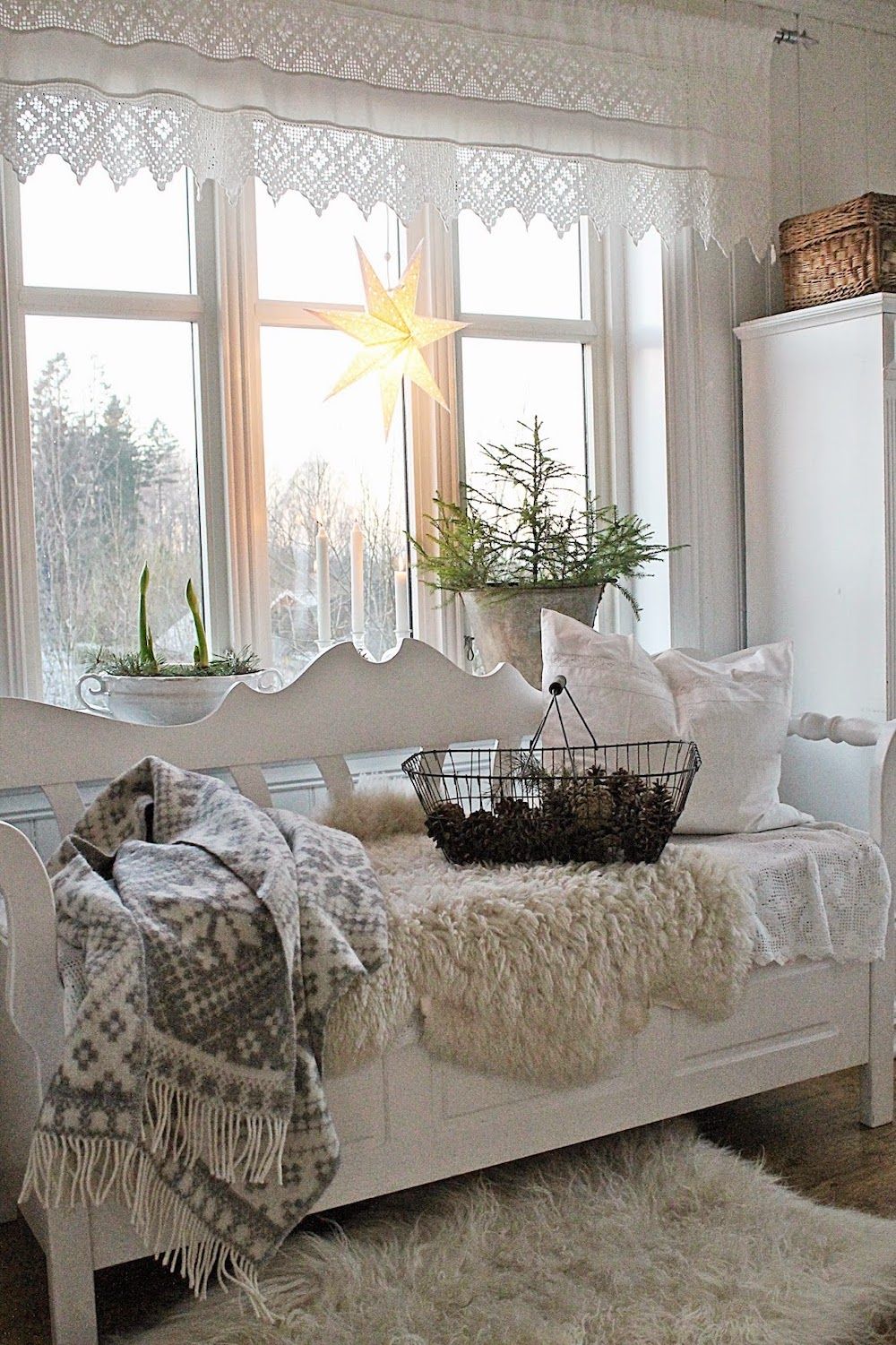 Cozy winter reading bench with blankets via vibekedesign