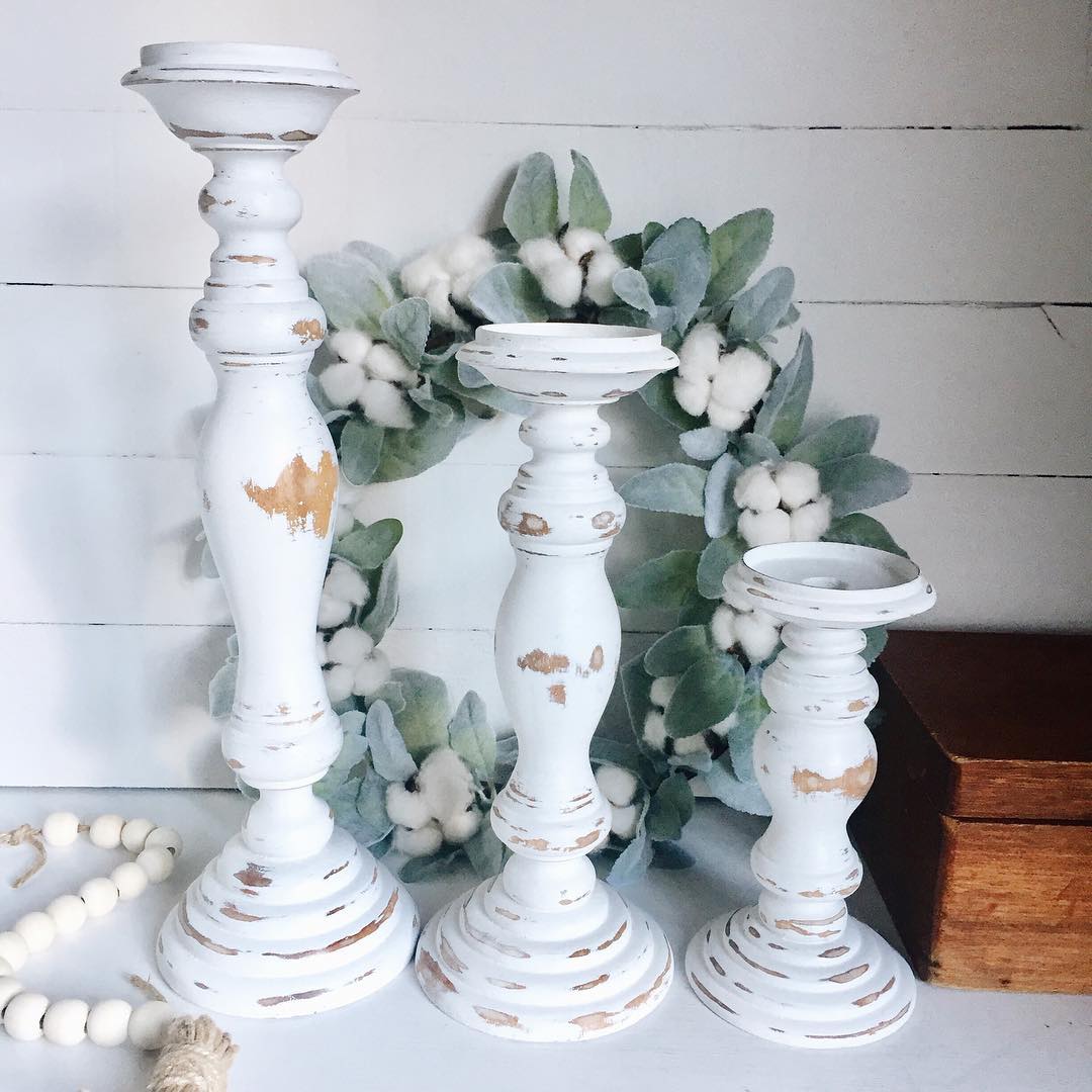 Distressed farmhouse candlestick holders decor ideas