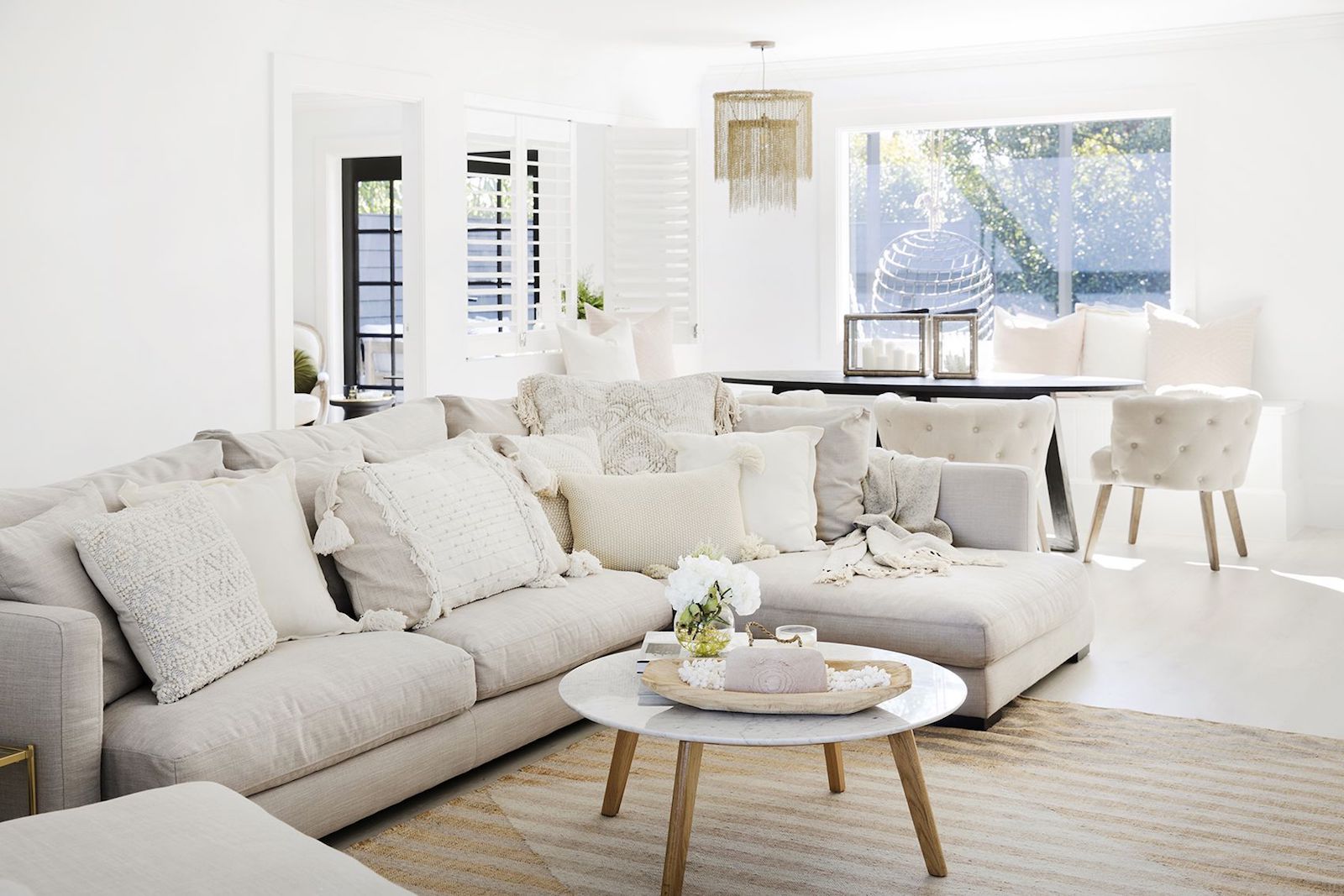 Relaxed Living Room Design via Three Birds Renovation