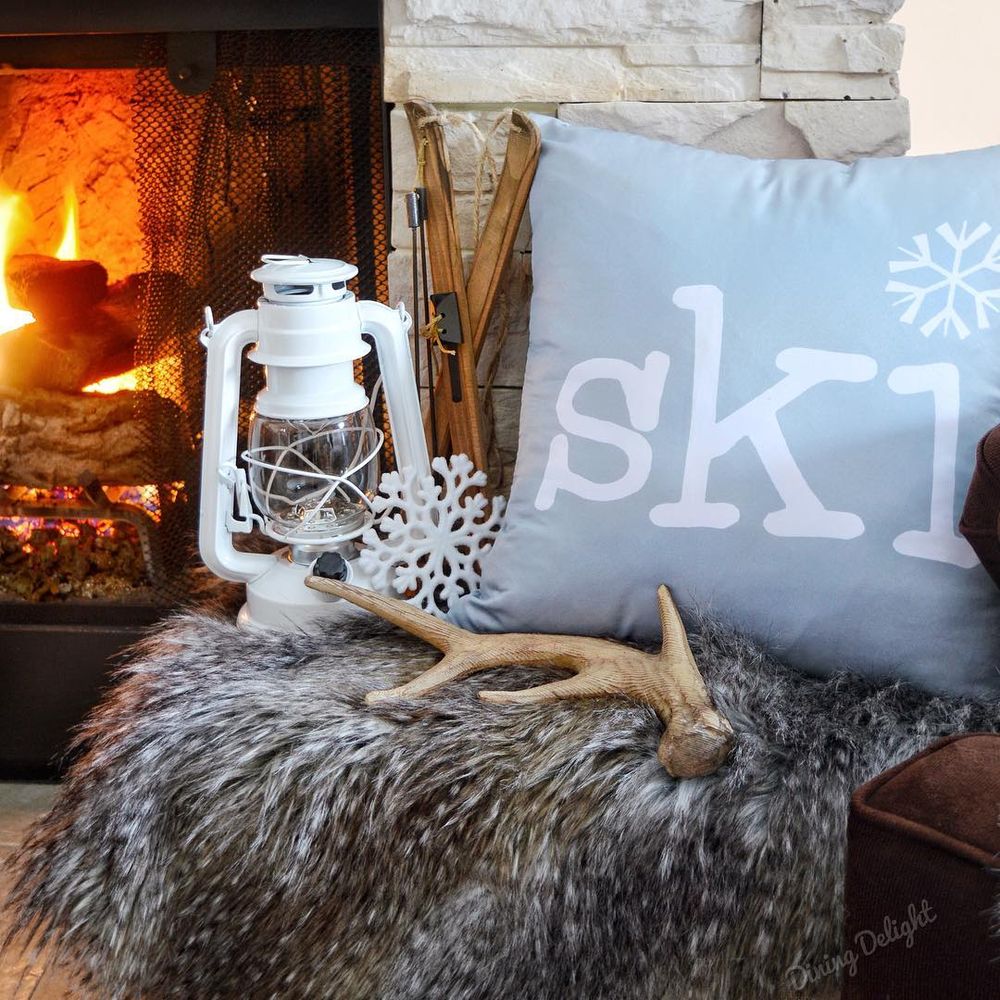 https://curatedinterior.com/wp-content/uploads/2019/01/Rustic-Ski-Lodge-Winter-Decor-via-@dining_delight.jpg