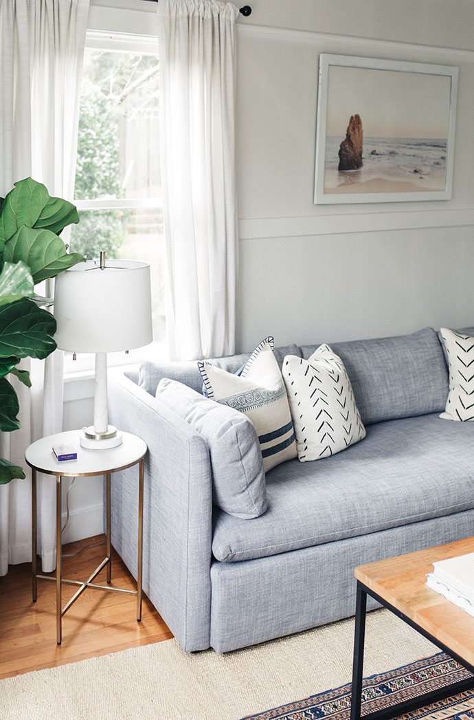 How To Arrange Throw Pillows On A Sofa 