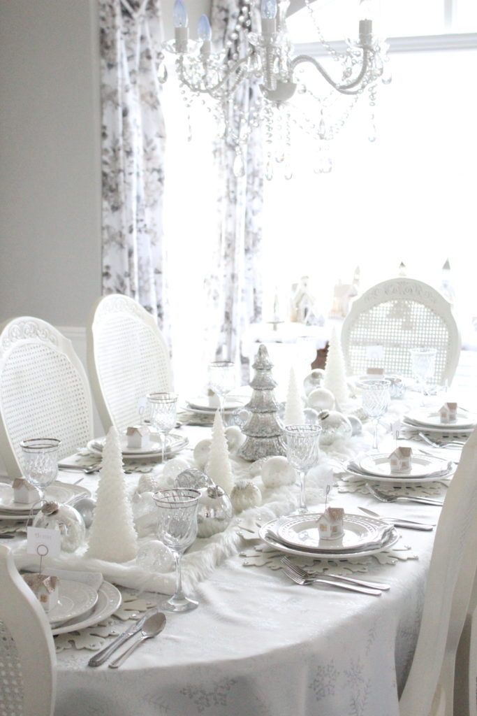 Winter white tablescape decor via summeradams