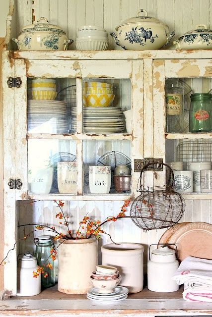 Distressed Kitchen cabinets via rustyhinge.blogspot.com