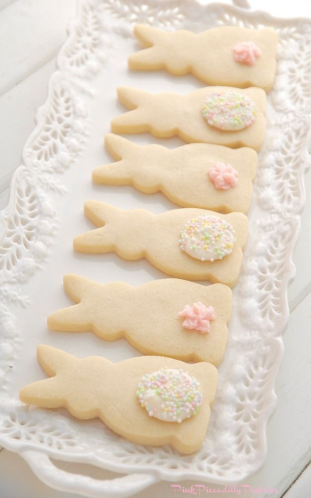 Easter Bunny Shortbread Cookies via pinkpiccadillypastries