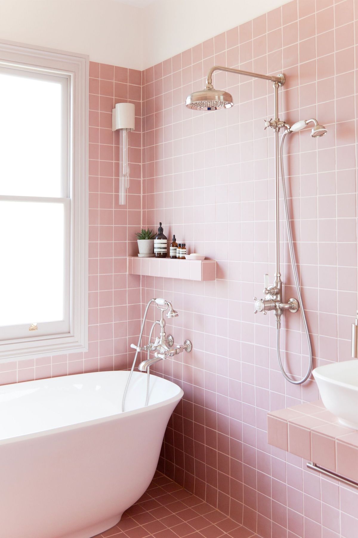 Mid-century modern pink tile bathroom via 2lgstudio