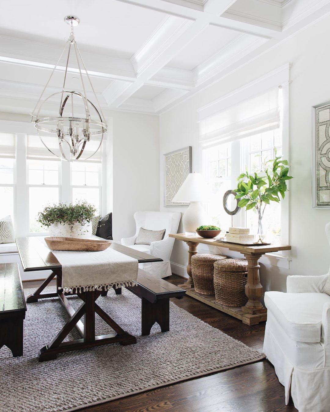 Farmhouse Console Table via @timbertrailshomes