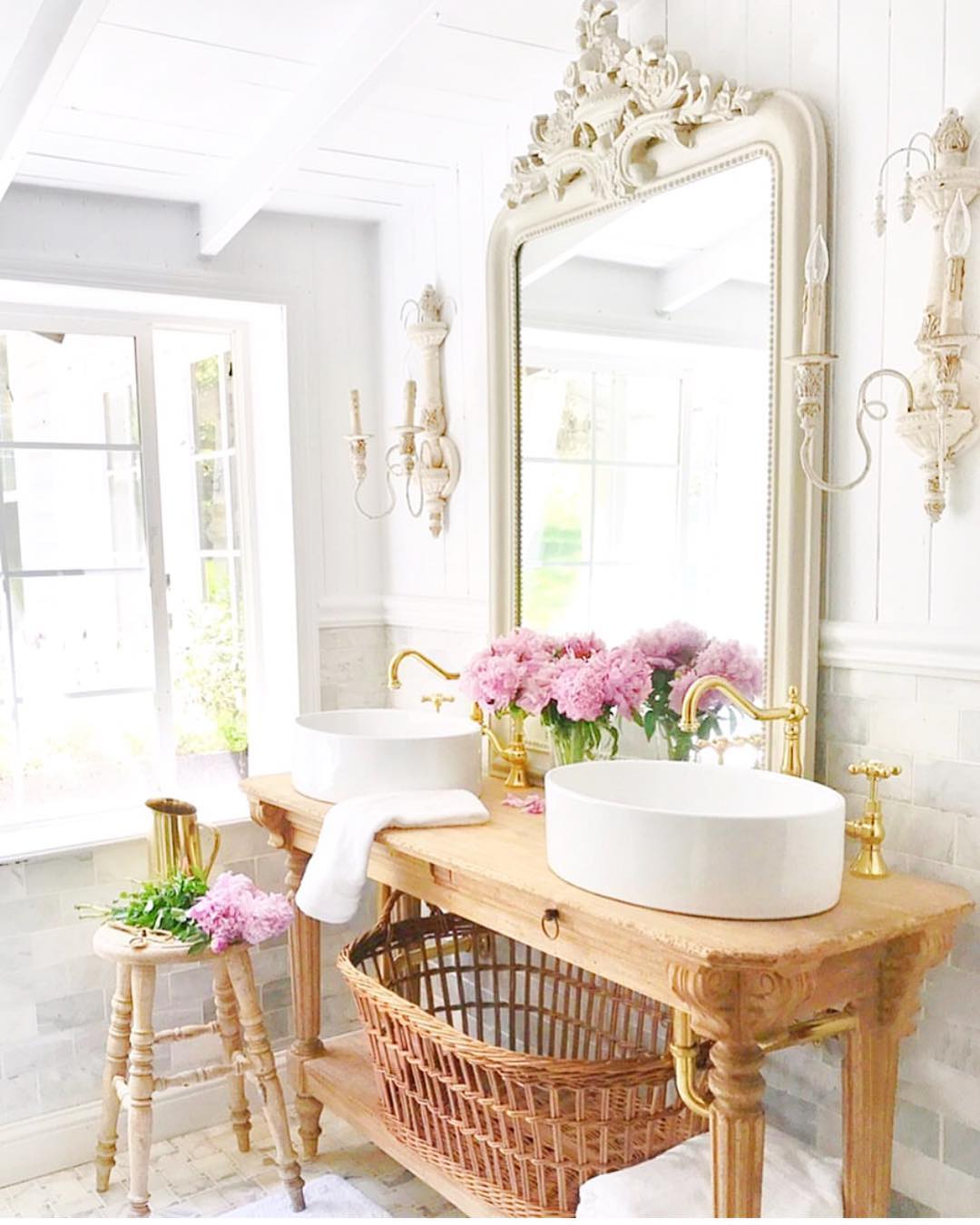 French country bathroom @frenchcountrycottage