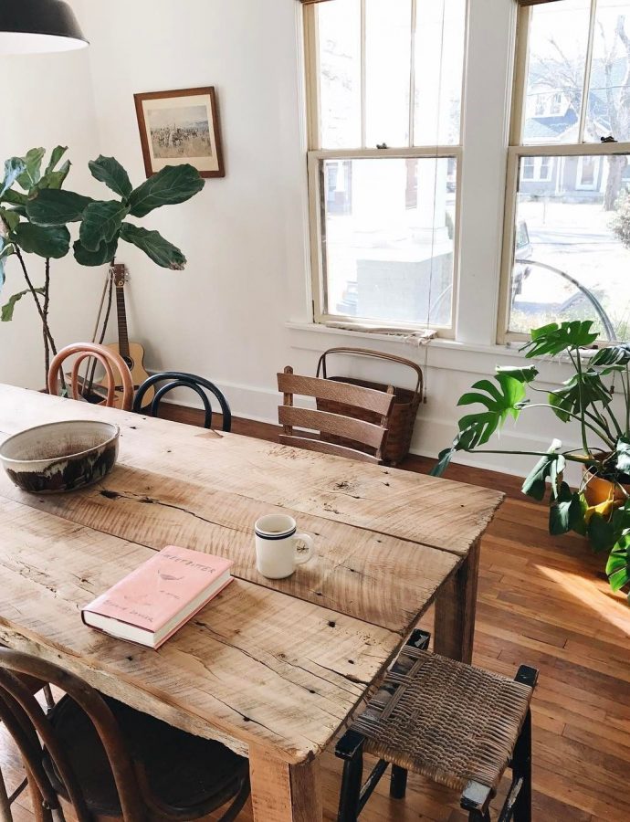 17 Rustic Wood Dining Tables for Your Farmhouse Space
