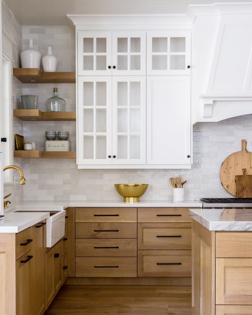 5 White Marble and Wood Kitchens We Love