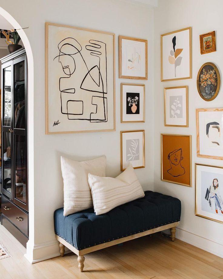 Neutral artwork on gallery wall via @rosemarieauberso