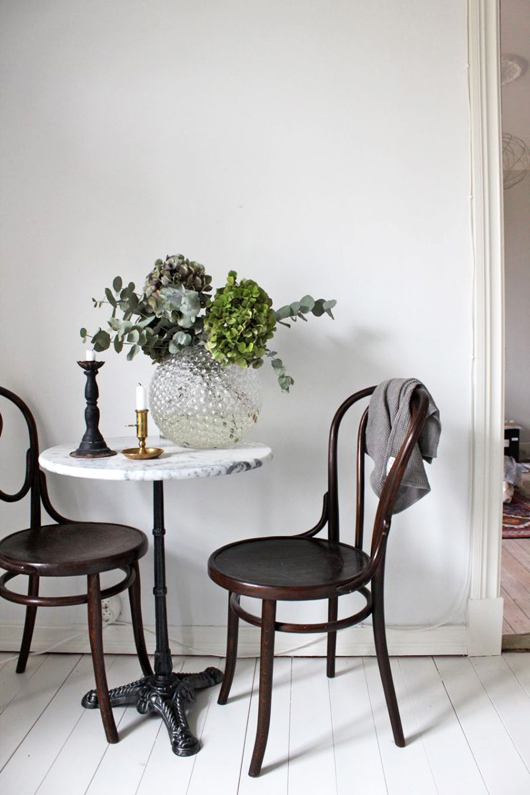 side table with chairs