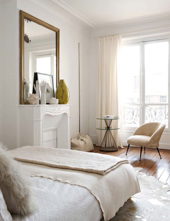 20 Dreamy Parisian Bedrooms