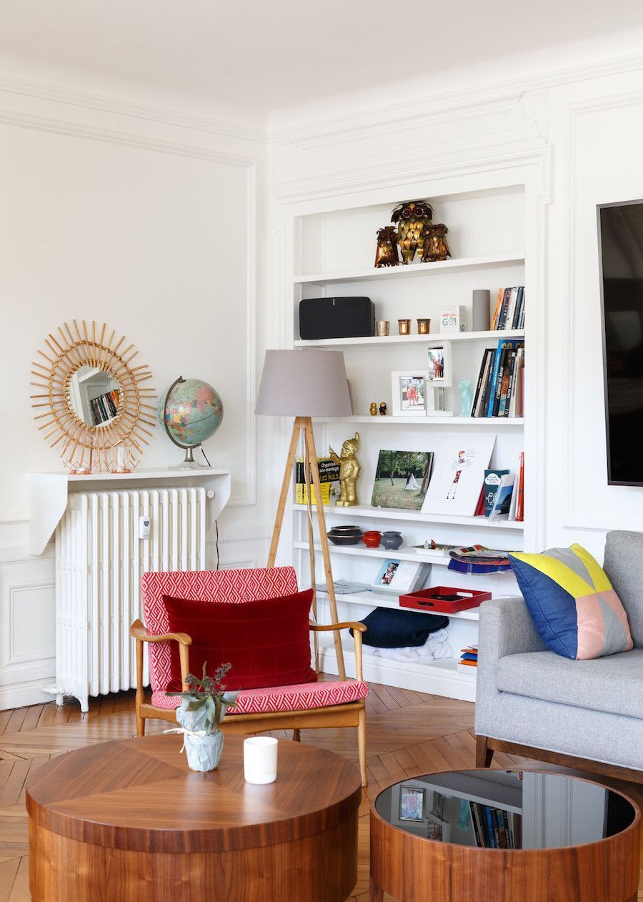 Parisian living room with mid-century modern furniture via Mon Concept Habitation CoteMaison