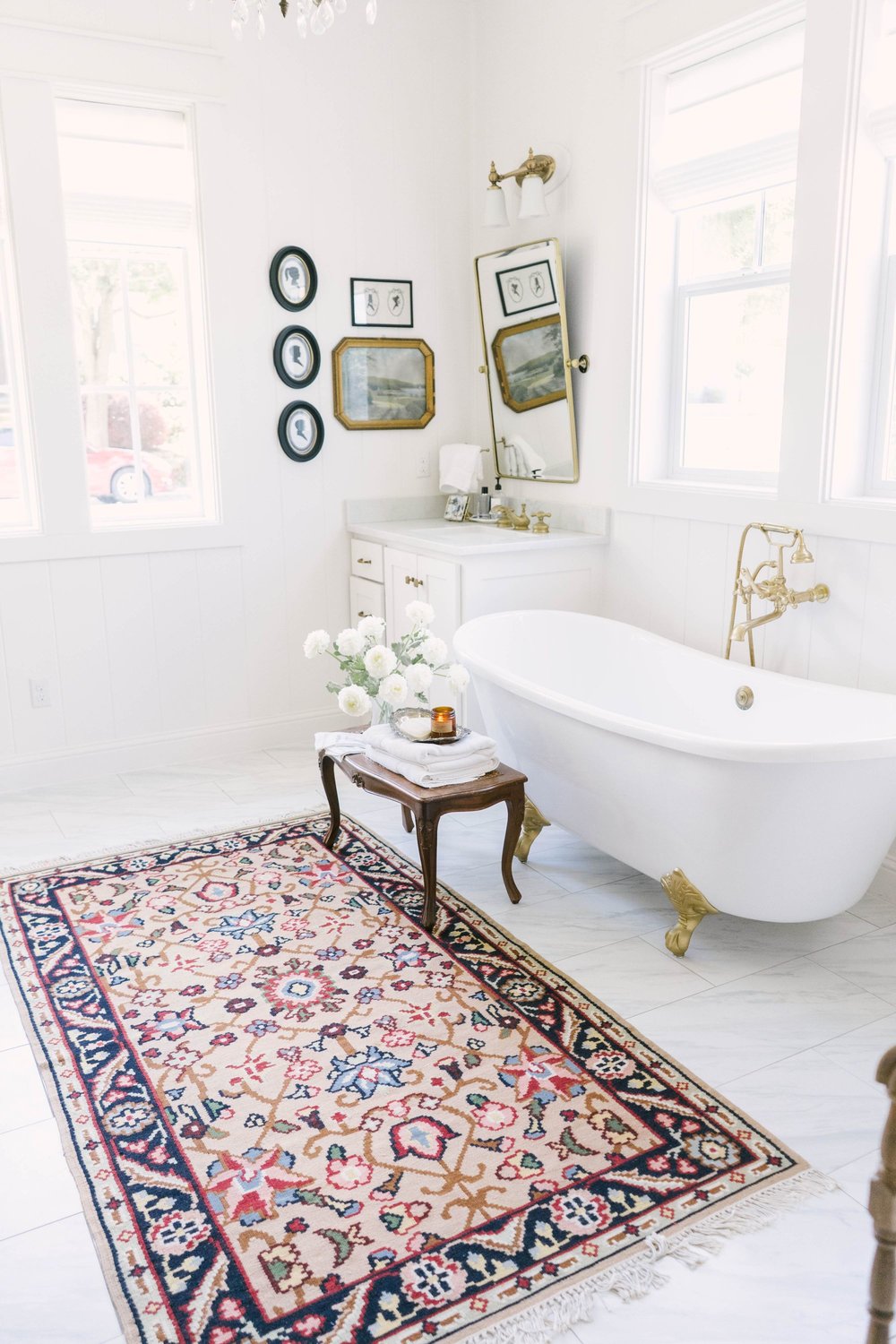Vintage Bathroom rug via Farmhouse Living