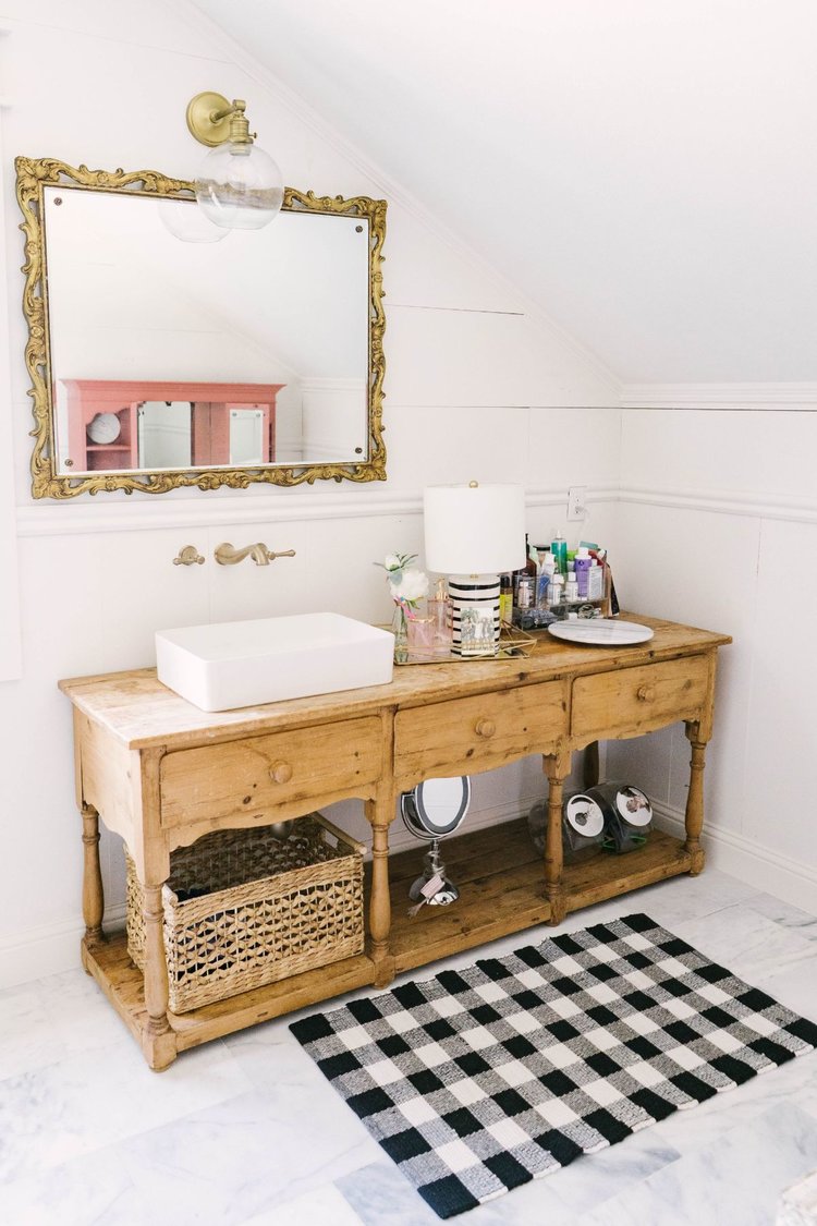 Vintage Bathroom via Farmhouse Living