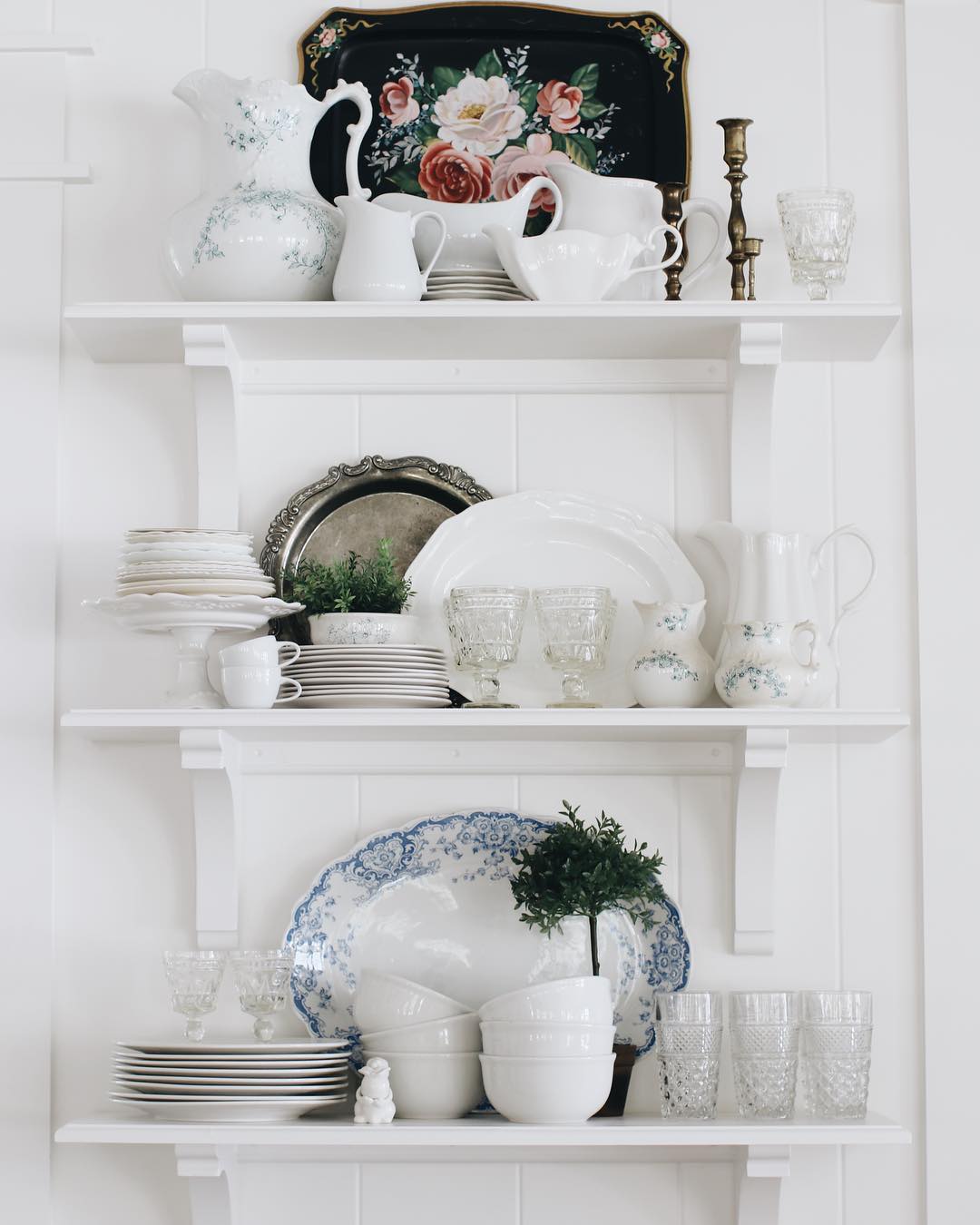 Vintage Kitchen shelves with vintage plateware via Farmhouse Living