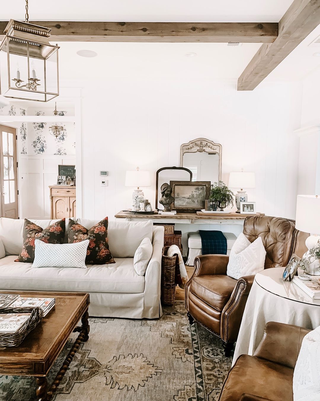 Vintage Living Room via @bloomingivylane_13