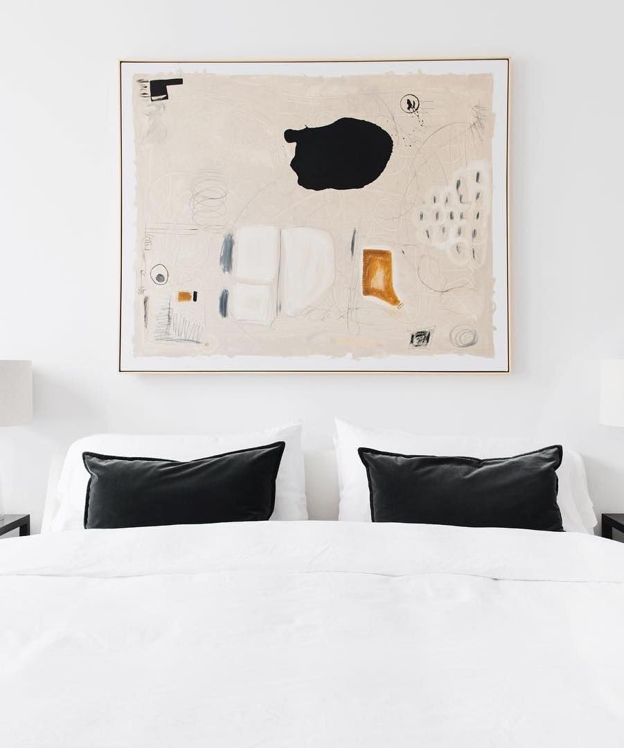 Large abstract art painting above the bed via @stofferphotographyinteriors