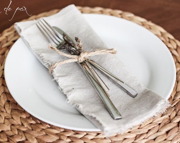 DIY Fringed Napkins via maisondepax