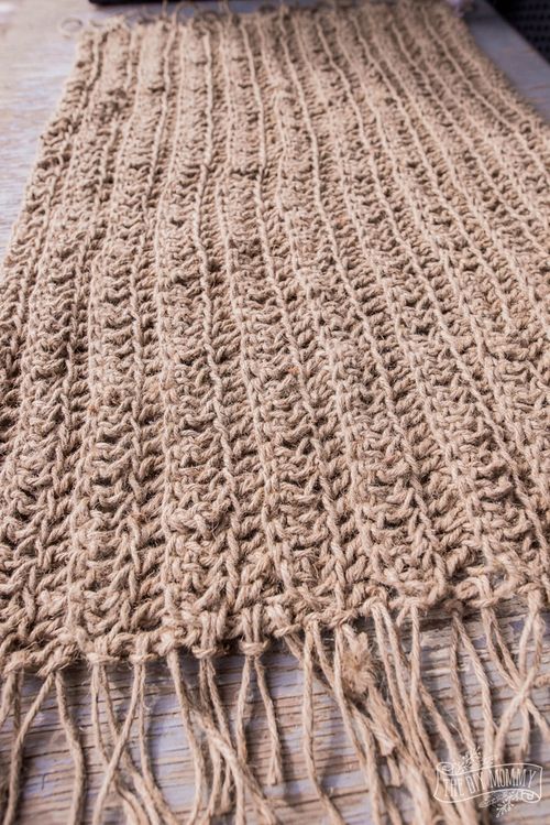 DIY Jute rug via thediymommy