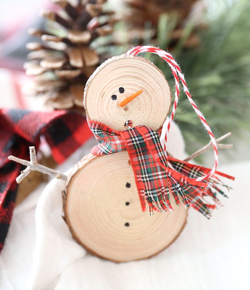 DIY woodslice Christmas ornament via itsalwaysautumn