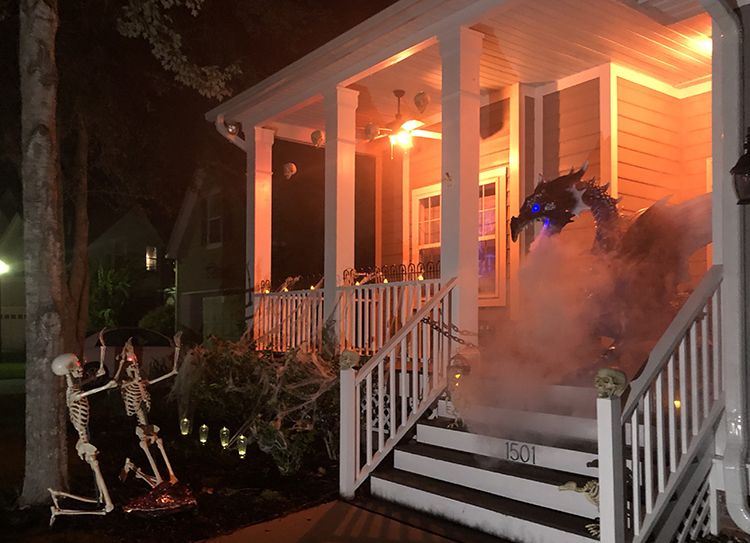 31 Halloween Front Porch Decor Ideas