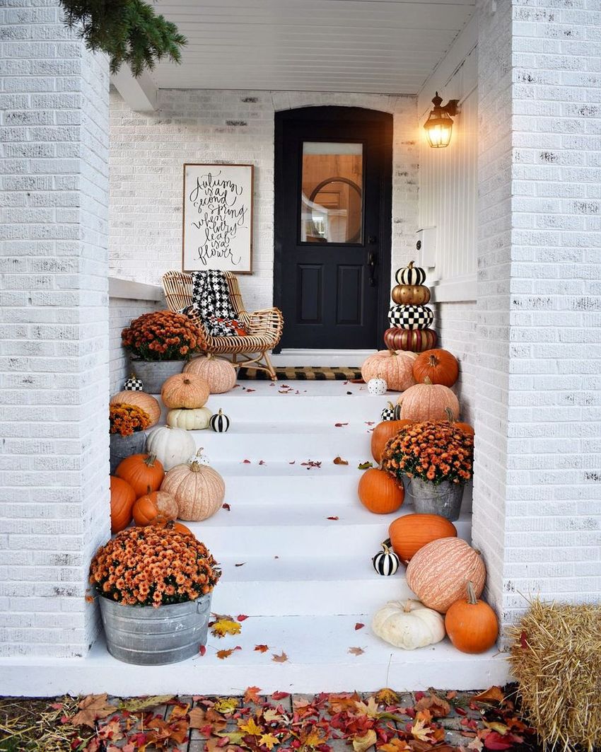 Fall Front Porch Decor via @kindredvintage