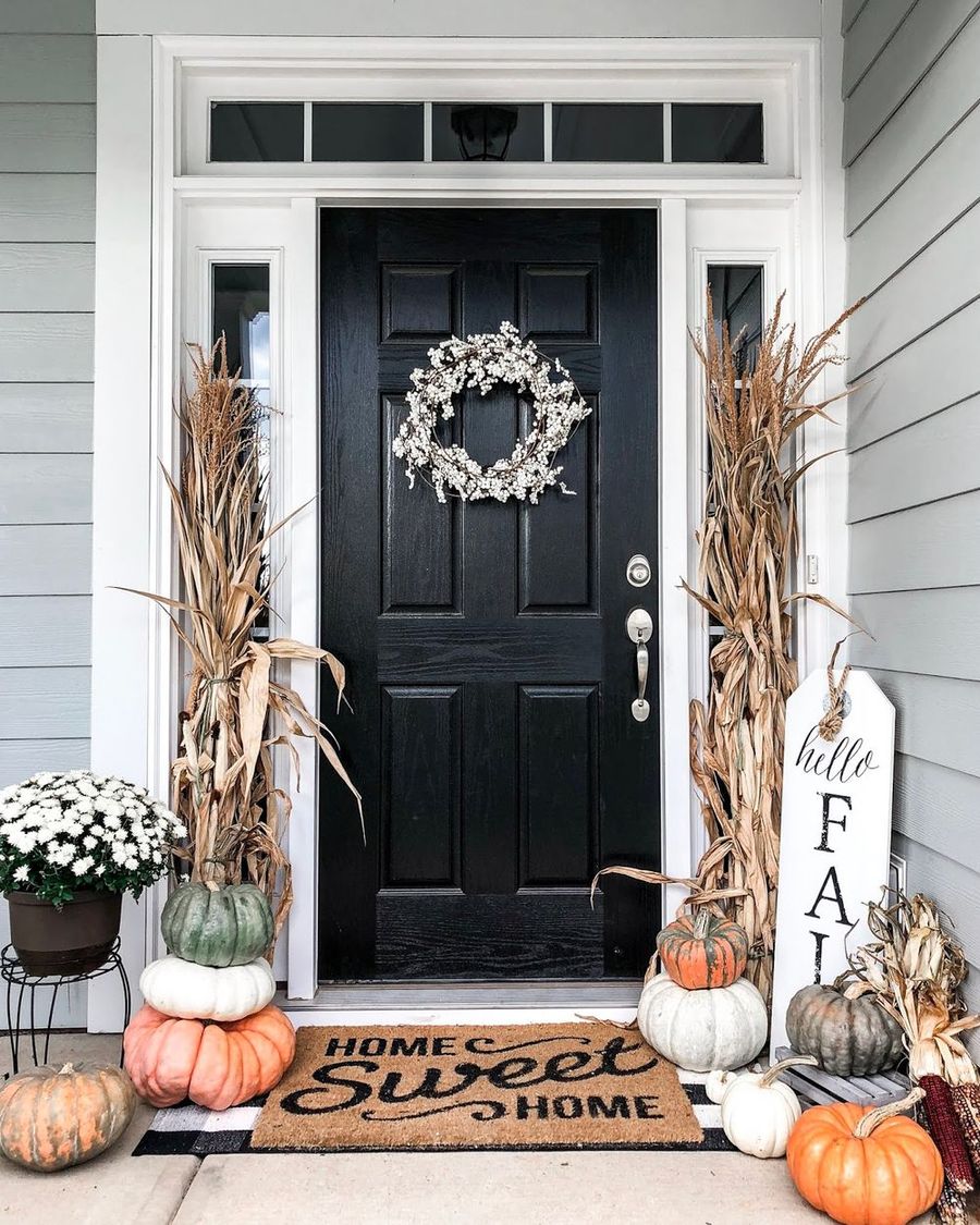 Fall front porch with corn stalks via thedaintydarling