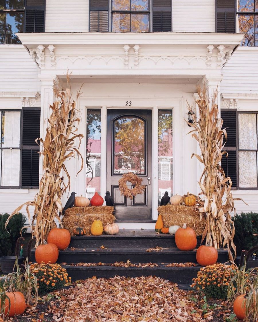 27 Amazing Fall Front Porch Decor Ideas   Fall Front Porch With Steps And Corn Stalks Via Galmeetsglam 