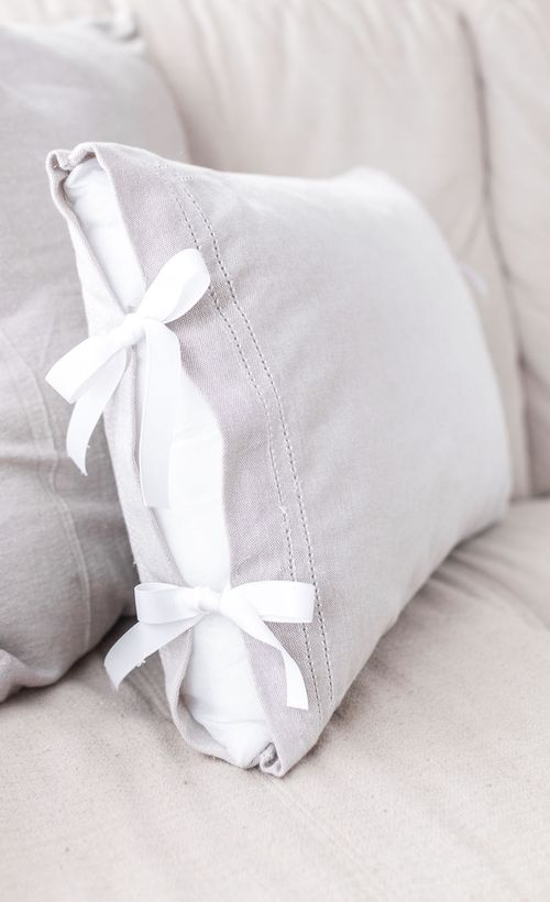 Farmhouse DIY Throw Pillows via temperancerose