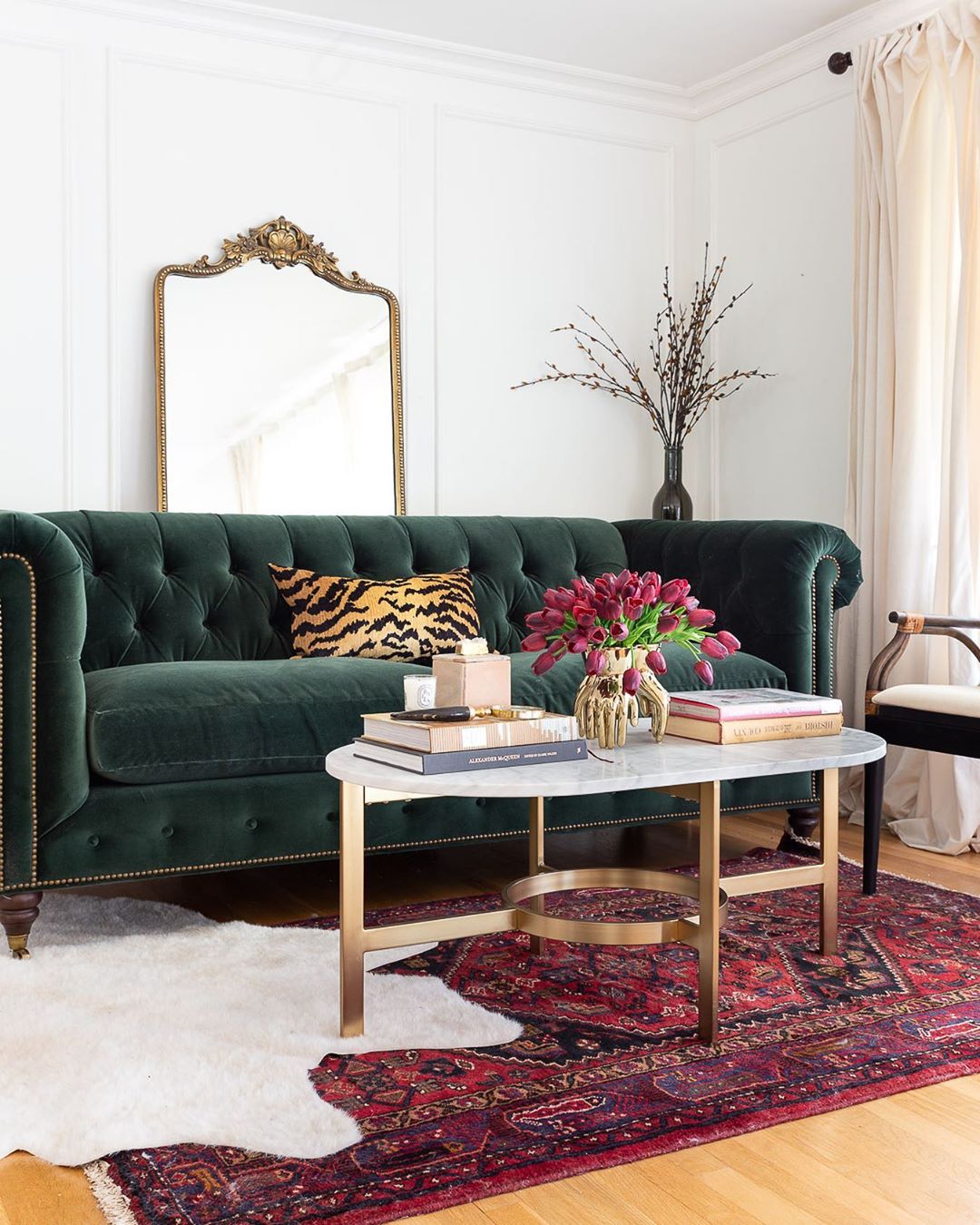 Glamorous Living Room with green velvet sofa and marble coffee table via @aglassofbovino