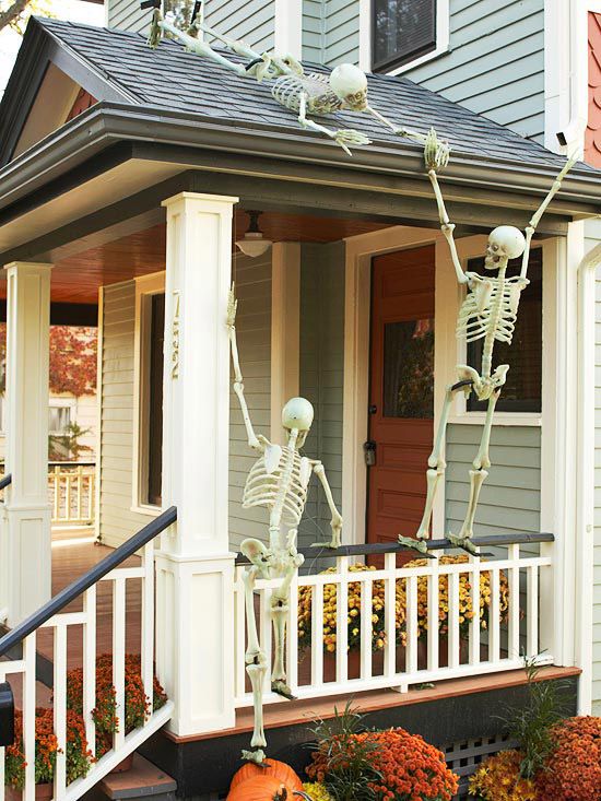 Halloween front porch decor via bhg
