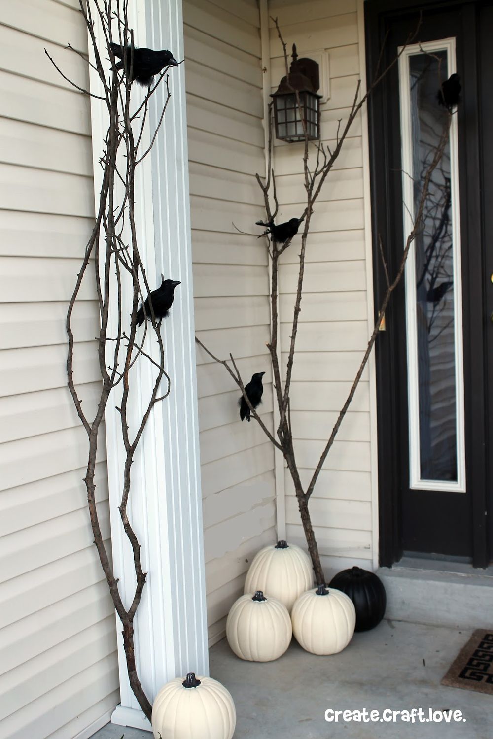 Halloween front porch decor via createcraftlove