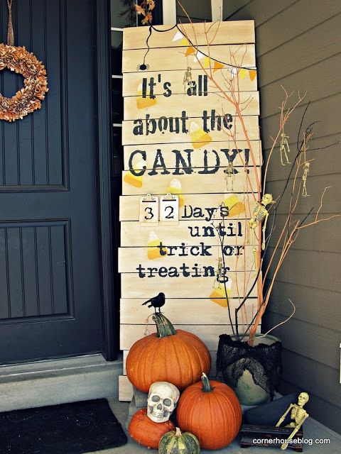 Halloween front porch decor via iheartnaptime