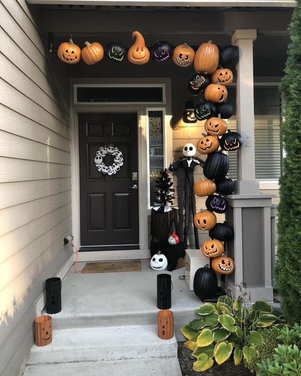 31 Halloween Front Porch Decor Ideas